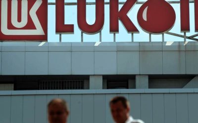 Americanii, mână întinsă pentru Lukoil: Benzinăriile, scutite de sancțiuni în România