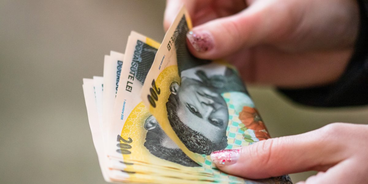 Salariul mediu net, 5.557 lei în februarie 2026: Creștere de 3,8% în România