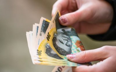 Salarii mai mari, tineri mai săraci: Explicația SURPRINZĂTOARE din România