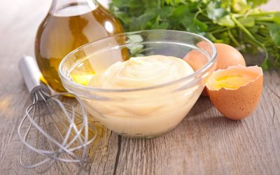 Maioneza de casă: Secretul unei rețete simple, dar de succes în bucătărie Maioneza preparată în casă reprezintă o alegere excelentă pentru a îmbunătăți rapid gustul multor preparate culinare