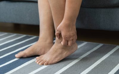Umflăturile la picioare: Semnal de alarmă pentru DIABET, rinichi sau ficat