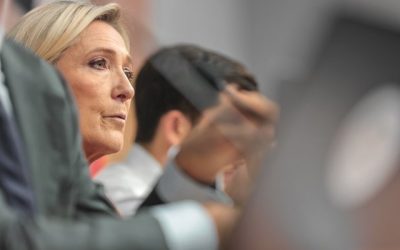 Le Pen, cină secretă cu magnați francezi: Afacerile caută legături cu extrema dreaptă