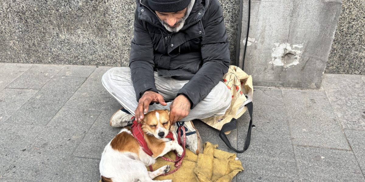 Paștele „oamenilor lui Dumnezeu”: Învierea cu cei fără adăpost din București