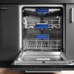 Greșeala uriașă pe care o fac gospodinele: NU clăti vasele!