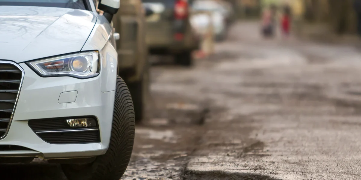 Locurile de parcare din fața casei, subiect de dispută urbană Problema locurilor de parcare din fața locuințelor generează frecvent conflicte în mediul urban