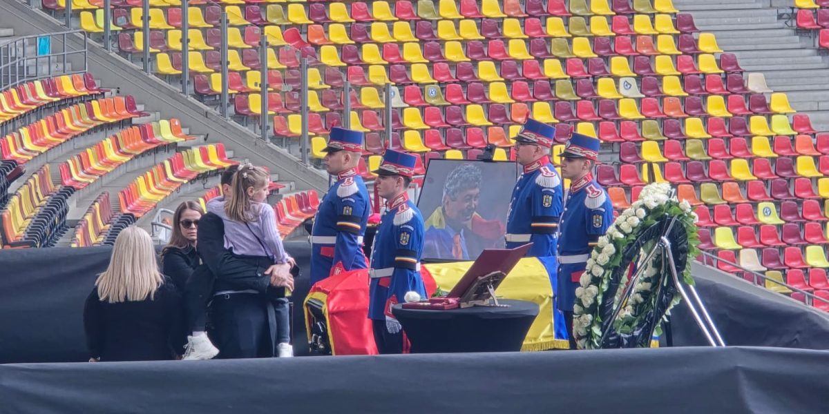 Matei Lucescu, cu fiica, la căpătâiul lui Mircea Lucescu