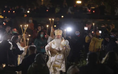 ÎPS Teodosie a adus Sfânta Lumină: „Să alungăm frica”