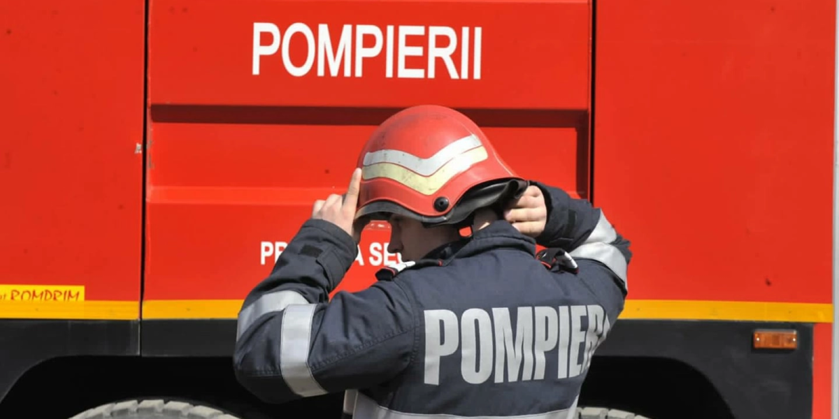 Incendiu la un bloc din Oradea: Zeci de oameni, evacuați de urgență!