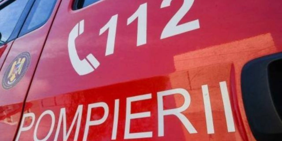 Femeie, salvată din flăcări de un jandarm și un polițist curajos