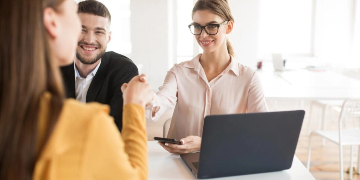 Introvertiții strălucesc: 10 domenii unde performanța lor este de necontestat