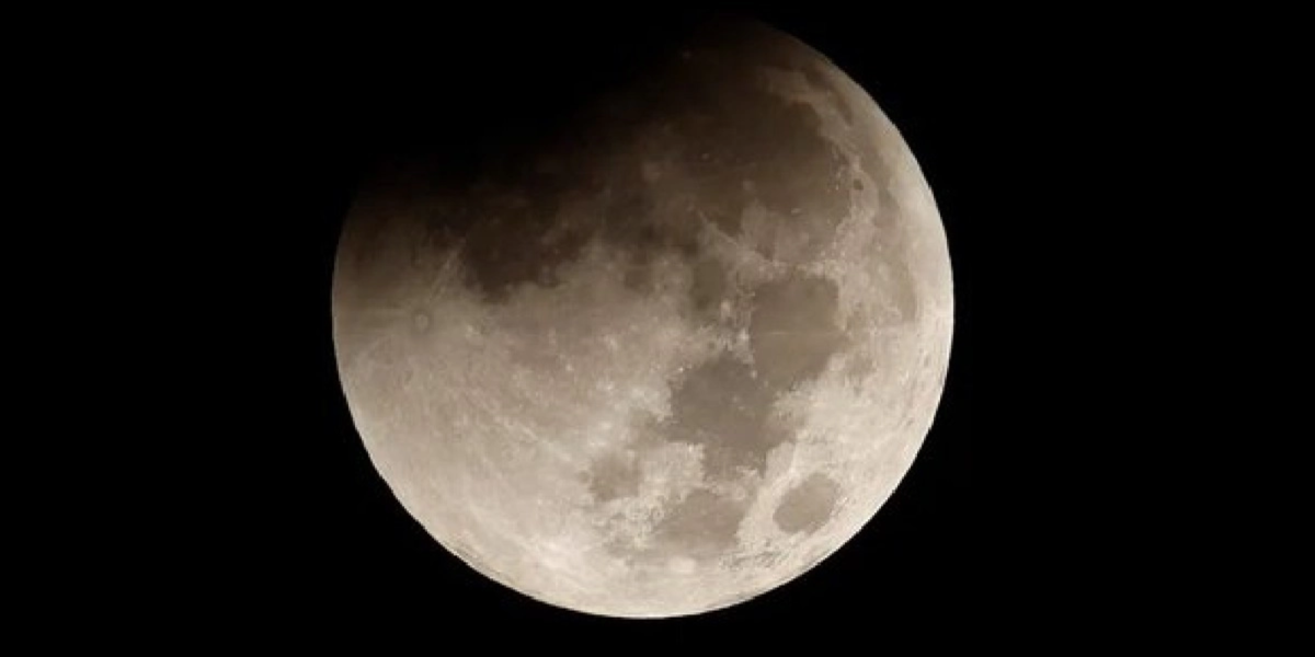 La peste 400.000 de kilometri de Pământ, într-un moment încărcat de emoție, astronauții de pe nava spațială Artemis au adus un omagiu profund