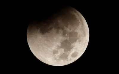 La peste 400.000 de kilometri de Pământ, într-un moment încărcat de emoție, astronauții de pe nava spațială Artemis au adus un omagiu profund