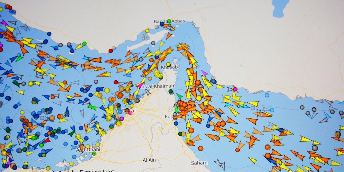 Iranul intenționează să perceapă taxe în criptomonede pentru navele care tranzitează Strâmtoarea Ormuz, o măsură ce ar urma să se aplice pe durata unui armistițiu cu SUA