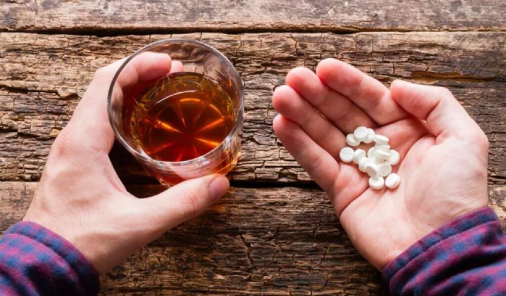 Combinația ucigătoare: Alcool + antiacide/antiinflamatoare. Pericol imens