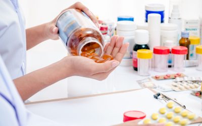 Alimente și medicamente: combinații periculoase care pot pune sănătatea în pericol Un farmacist avertizează: multe alimente și băuturi pot interacționa cu medicamentele, afectând modul în care acestea sunt absorbite sau metabolizate de organism