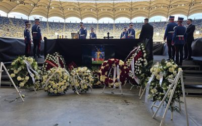 Sicriul cu trupul neînsuflețit al lui Mircea Lucescu a fost depus la Arena Națională, sute de oameni aducându-i un ultim omagiu