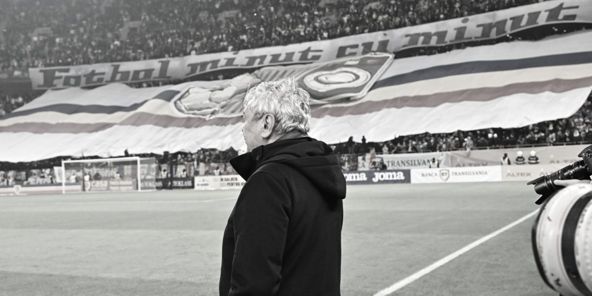 S-a stins lumina pe stadion, dar România îi aprinde o stea lui Mircea Lucescu