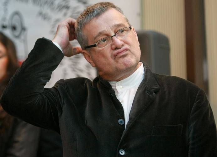 Incendiu devastator: Casa poetului Mircea Dinescu, distrusă de flăcări în Cetate