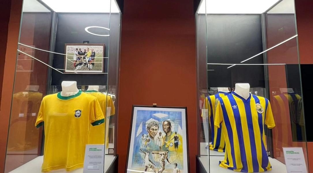 Lucescu, acces gratuit la colecția sa din București, la Muzeul Fotbalului!