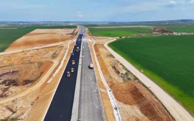 Autostrada A3: „Luminița de la capătul tunelului” se arată șoferilor, dar cu rezerve Șoferii români ar putea circula pe aproape 230 de kilometri din autostrada A3 până la finalul anului 2026, conform celor mai optimiste estimări