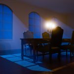 De ce se aude trosnet noaptea-n casă? Explicația acestor zgomote misterioase