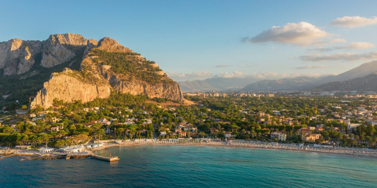 Decizie crucială Dertour: Ce se întâmplă cu vacanțele românilor afectate de războiul din Iran?