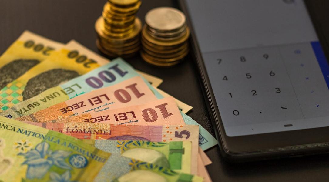 Deficitul României, mai mic în primele luni, dar datoria externă crește