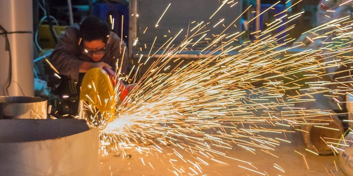 Românii, campioni la muncă în UE: Salariu mizer, 13,6 euro/oră!