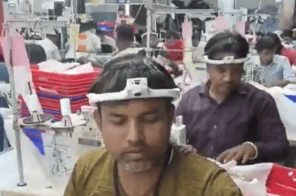 Muncitori INDIENI, filmați pas cu pas: Așa învață roboții AI să muncească