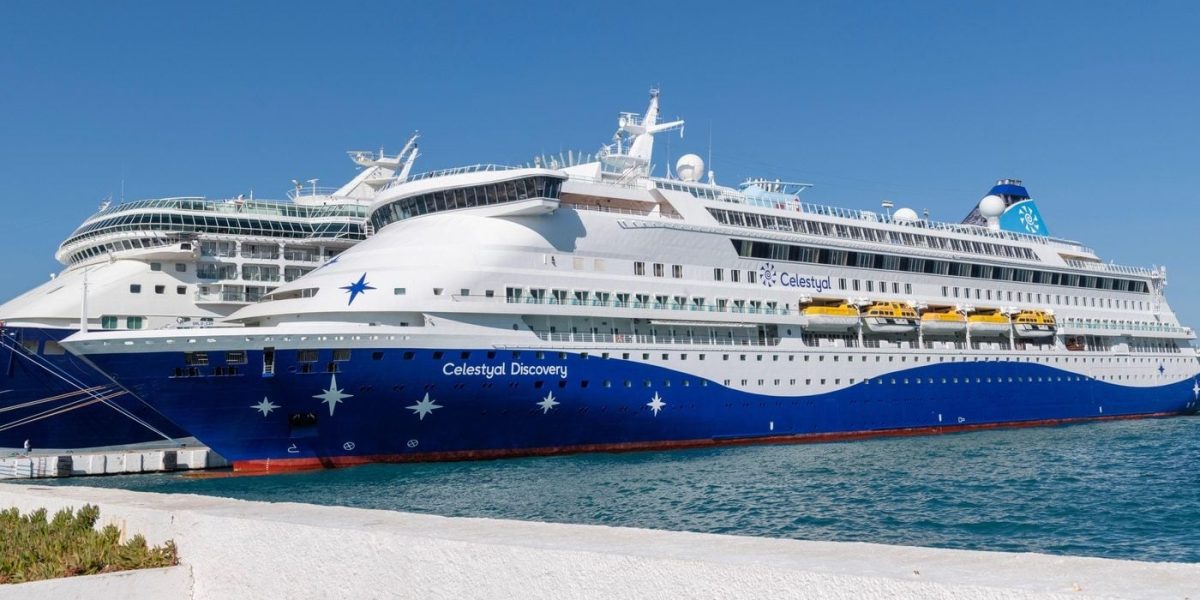 O croazieră de lux traversează Strâmtoarea Ormuz: Traficul, în scădere