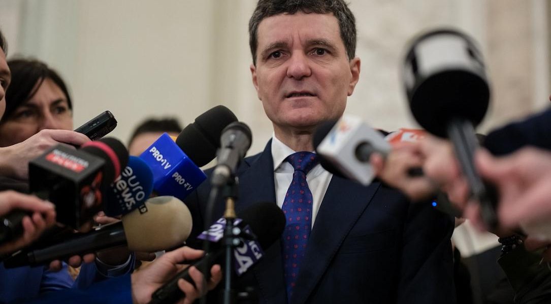 Nicușor Dan îl felicită pe Peter Magyar după victoria din Ungaria