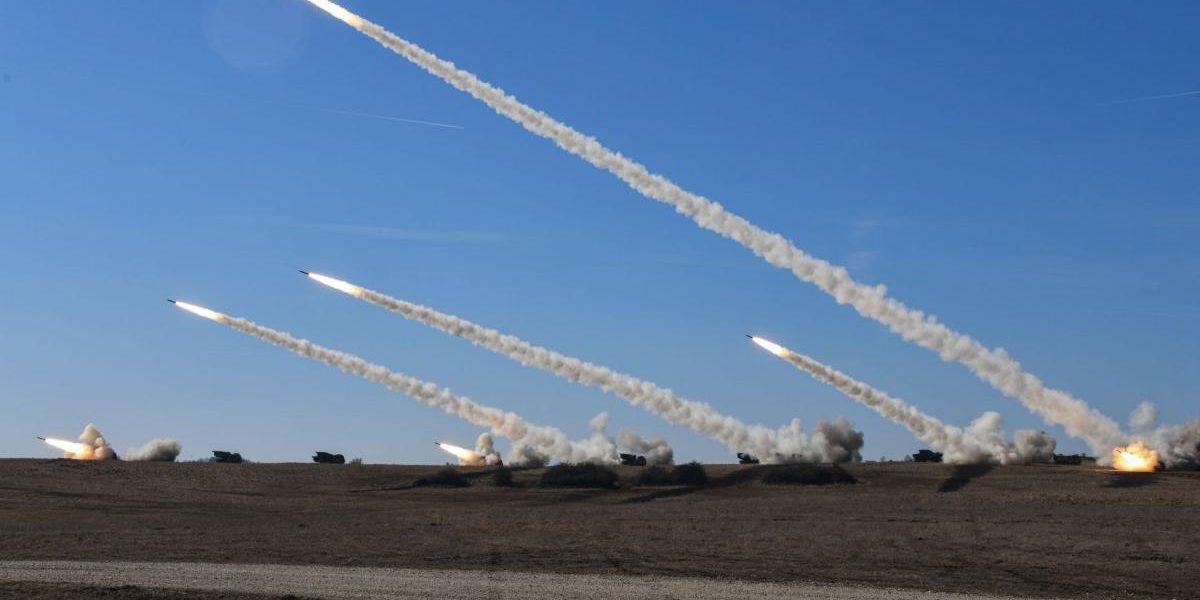 Noua cursă a AI: Marile puteri reiau „distrugerea reciprocă” din era nucleară