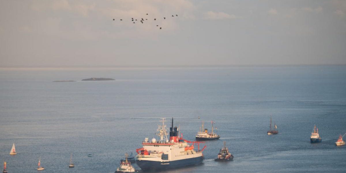 O insulă fantomă, ascunsă pe hărți, descoperită de un spărgător de gheață