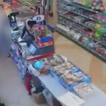 Bărbat din Iași, furios, a bătut o vânzătoare: Motivul e șocant