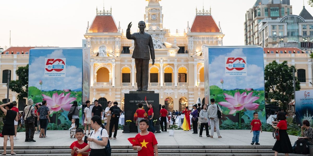 Iranul, un nou Vietnam pentru SUA: Donald Trump riscă o criză majoră