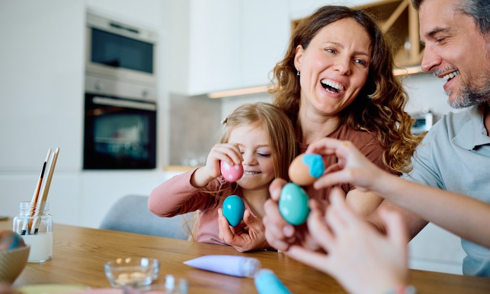 De ce ciocnim ouă de Paște? Semnificația unui gest banal