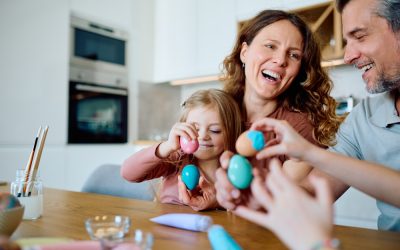 De ce ciocnim ouă de Paște? Semnificația unui gest banal