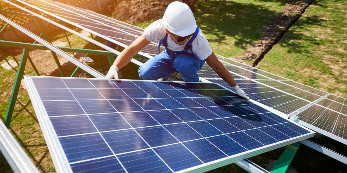 Victorie: Românii, liberi să producă energie acasă