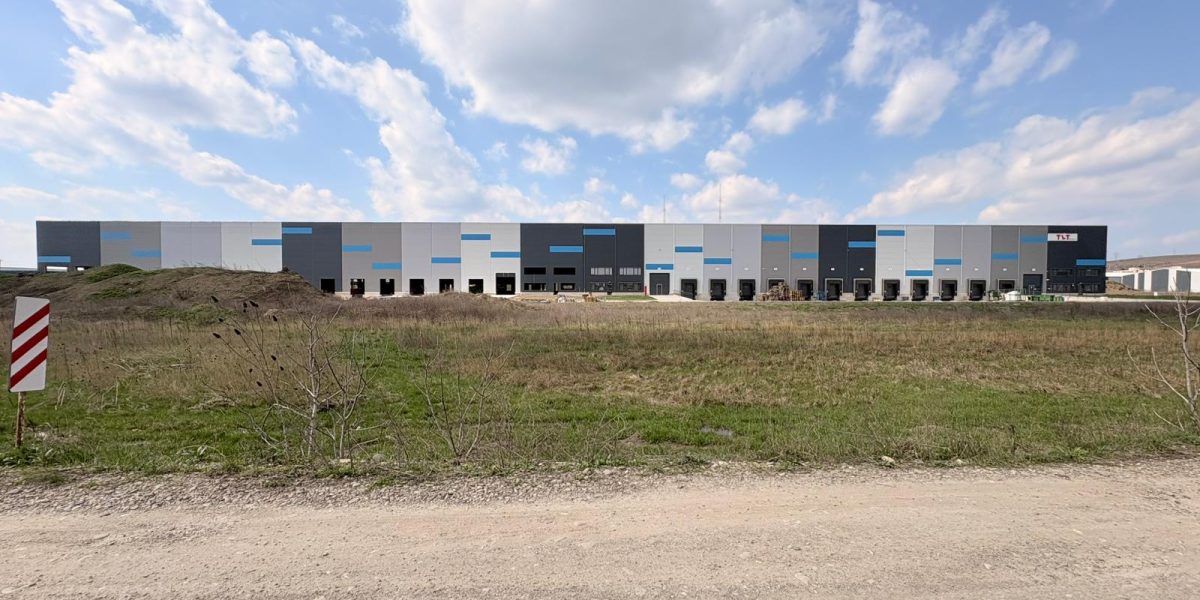 Warehouses de Pauw (WDP), companie belgiană specializată în logistică, a intrat în posesia unui parc industrial în apropiere de Iași, după ce a semnat o promisiune bilaterală de vânzare-cumpărare în aprilie 2025