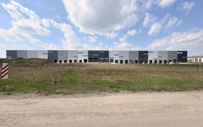 Warehouses de Pauw (WDP), companie belgiană specializată în logistică, a intrat în posesia unui parc industrial în apropiere de Iași, după ce a semnat o promisiune bilaterală de vânzare-cumpărare în aprilie 2025