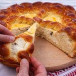 Rețeta de pască a bunicilor: Brânză și stafide, gustul copilăriei de Paște!