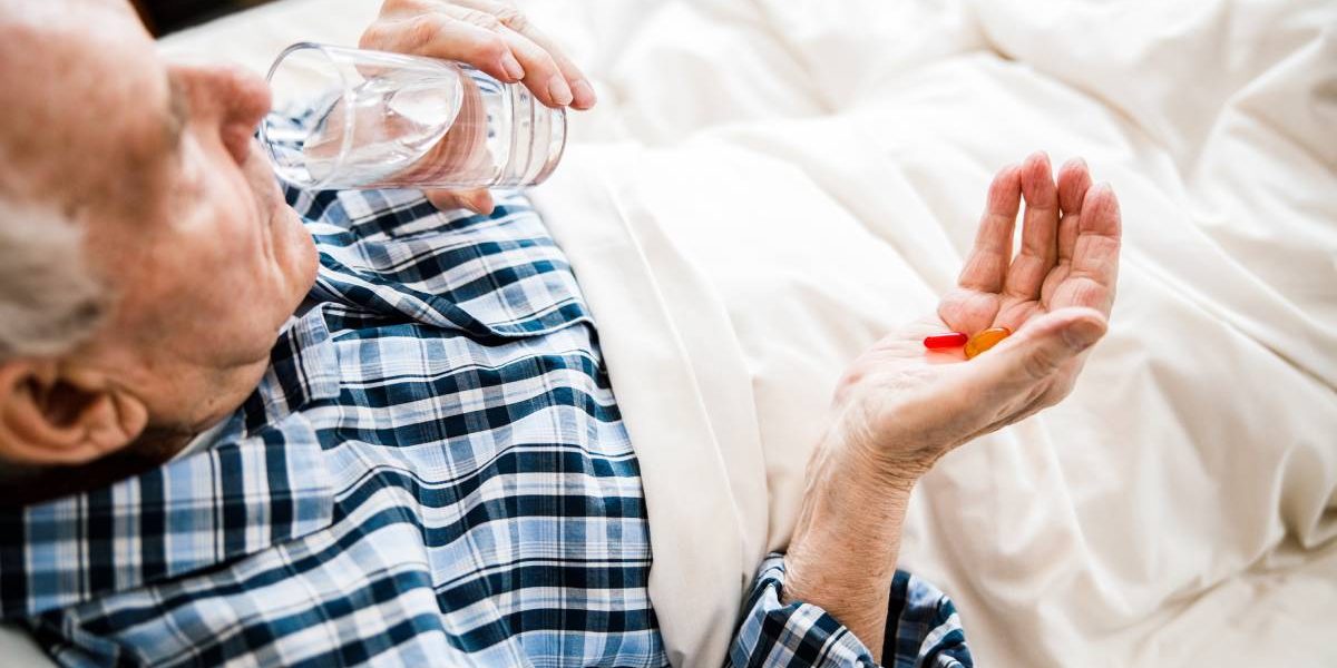 Obiceiuri banale care-ți distrug sănătatea. Atenție la ce faci după medicament!