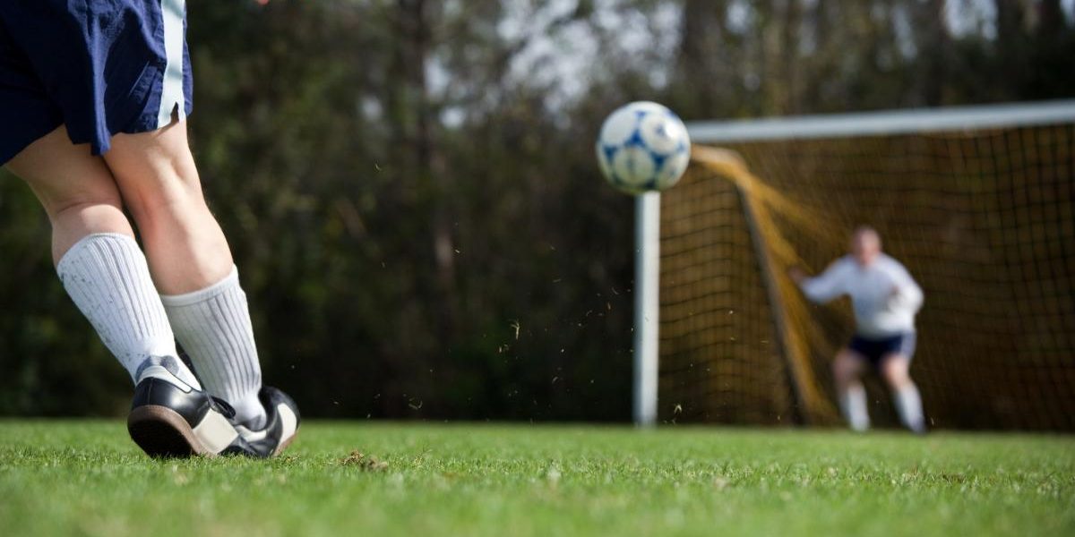 Toxiinfecție alimentară: Peste 20 de juniori fotbaliști, internați de urgență