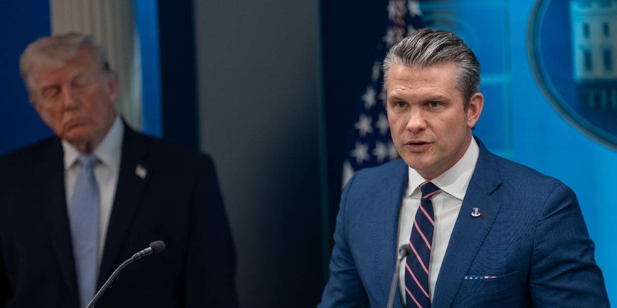 Hegseth, acuzat de „război” cu Iranul: Cine sunt acuzațiile?