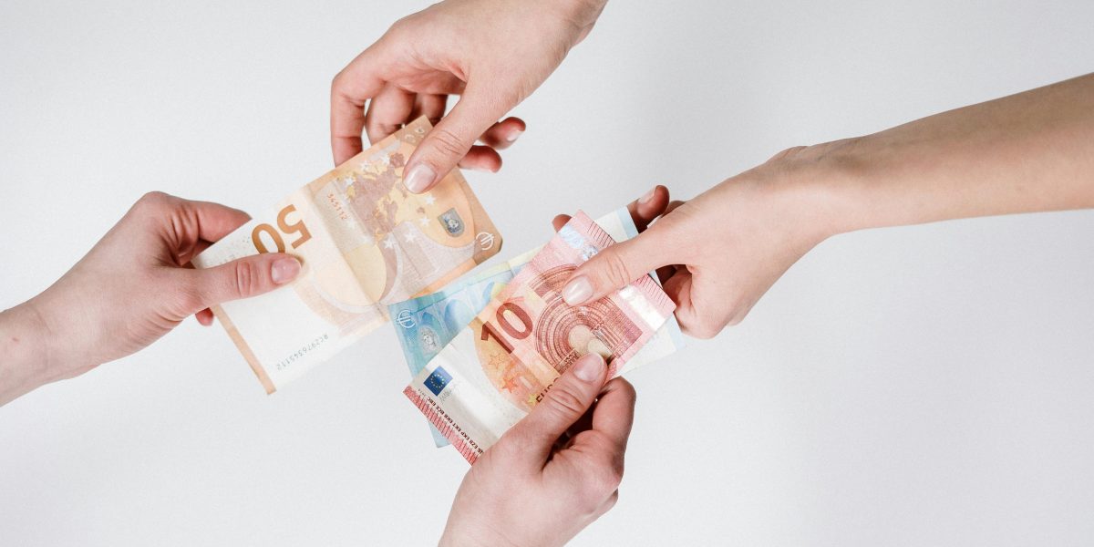 UE: Lege anticorupție cu pedepse drastice și amenzi uriașe pentru companii