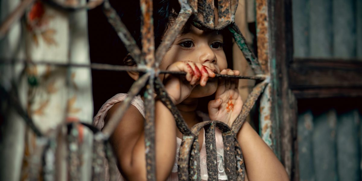 Europol: 12 minori, posibile victime într-o rețea de exploatare sexuală