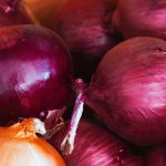 Ceapă roșie cu gust mai blând: O nouă vedetă în bucătăriile din România