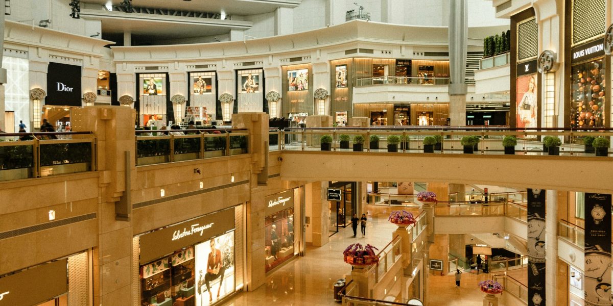 Mall-ul SECRET deschis de Paște: Unde poți merge la cumpărături în București