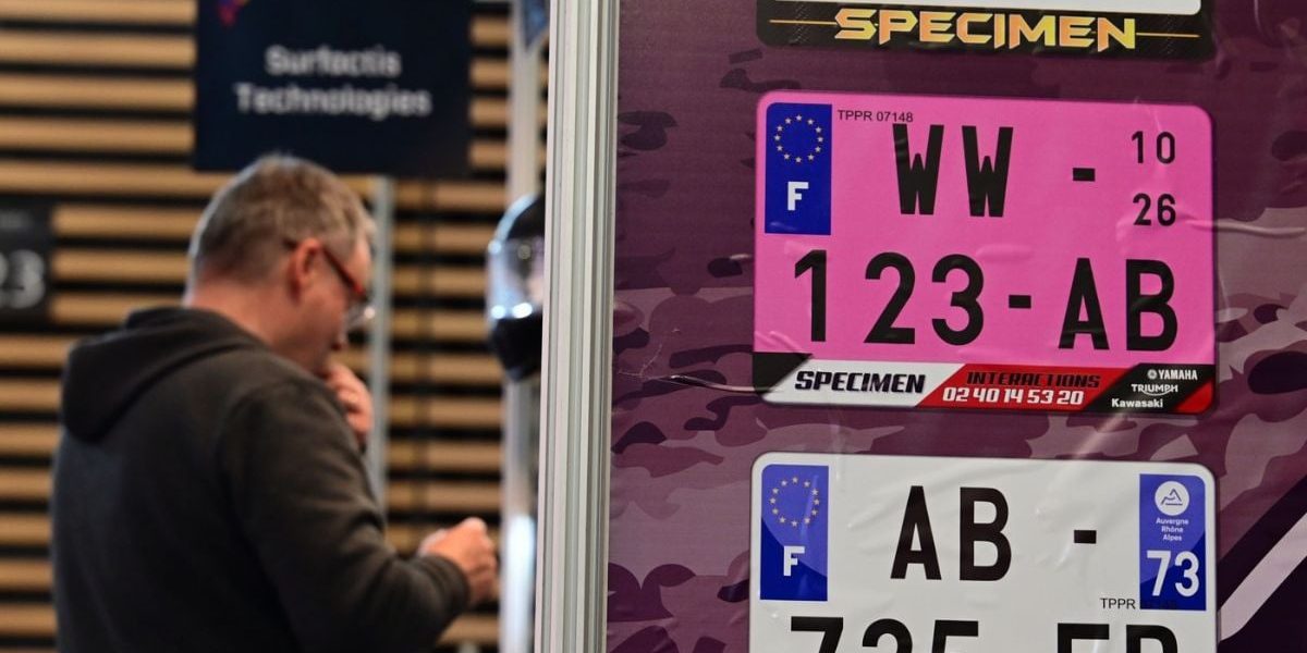 Roz pe șosele: Ce semnifică noile plăcuțe din 2026 în Europa