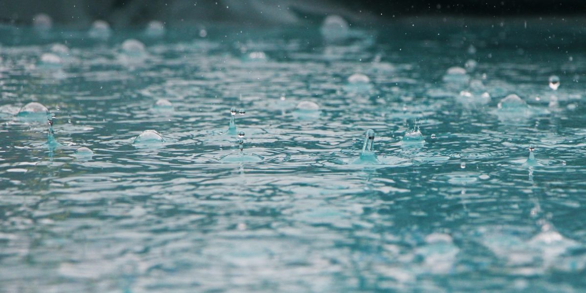 Ploi torențiale și vânt puternic lovesc România până sâmbătă seara